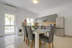St Julian's Unique 3-bedroom Apartments Sleeps 9-10